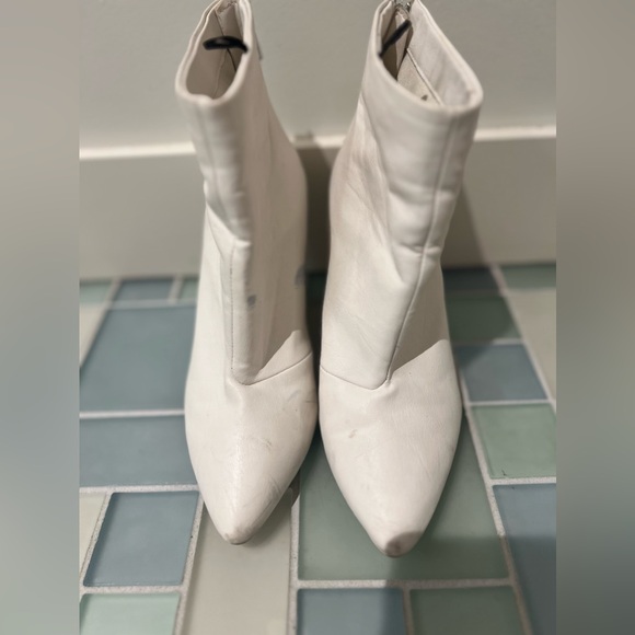 H&M white wedge 60s style gogo boots in white leather. - Picture 8 of 15